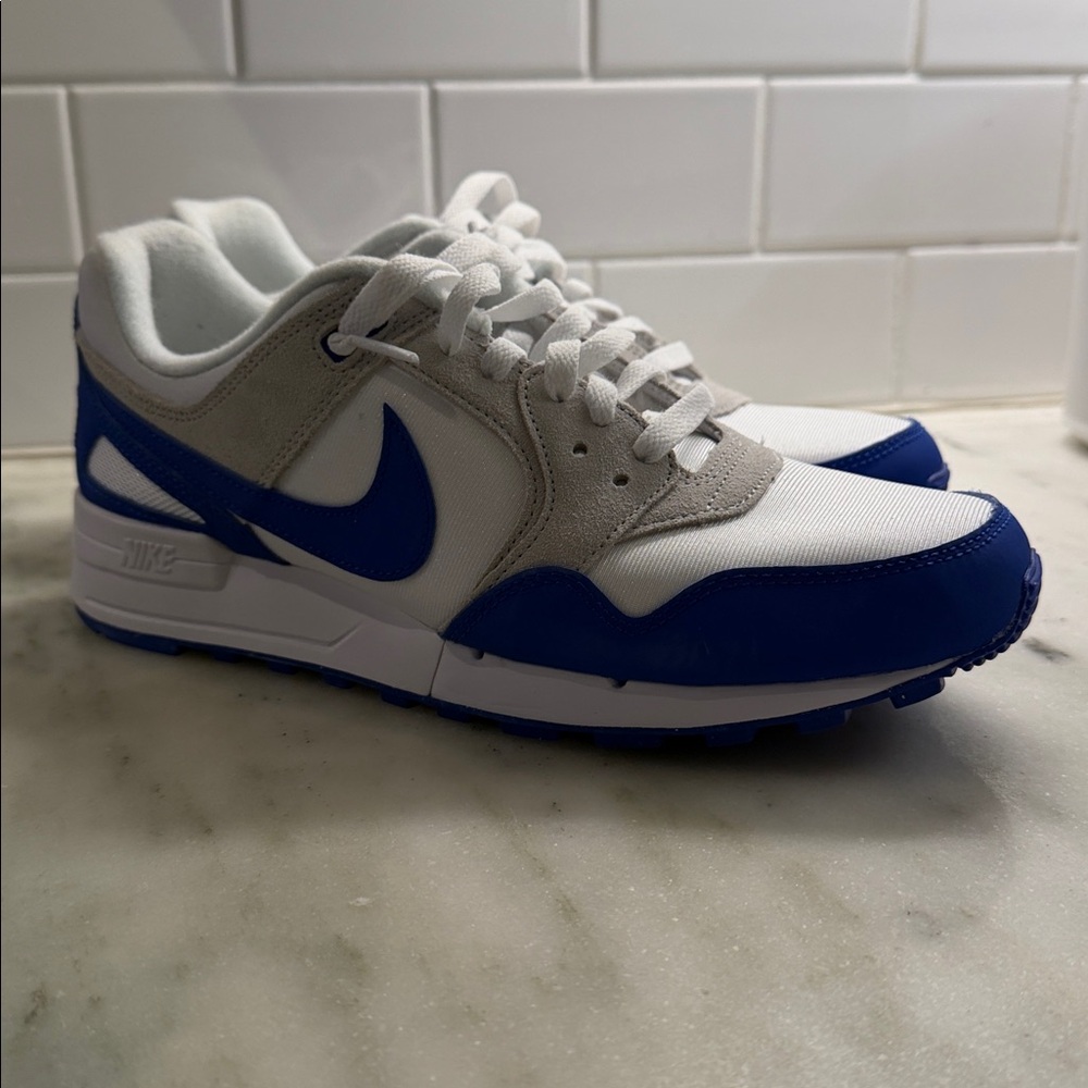 Nike Pegasus 89’. Size 9 men’s. Worn one time and in excellent condition.